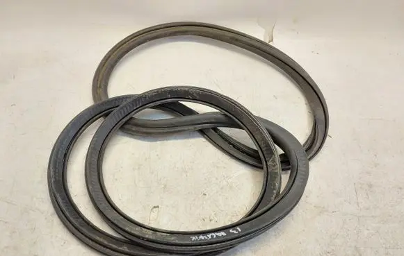 BMW i3 Trunk rubber seal (body) 7296908JLK01