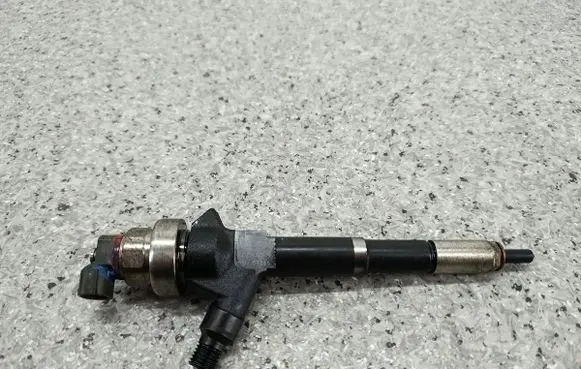 Opel Astra J Fuel injector 55567729DENSO