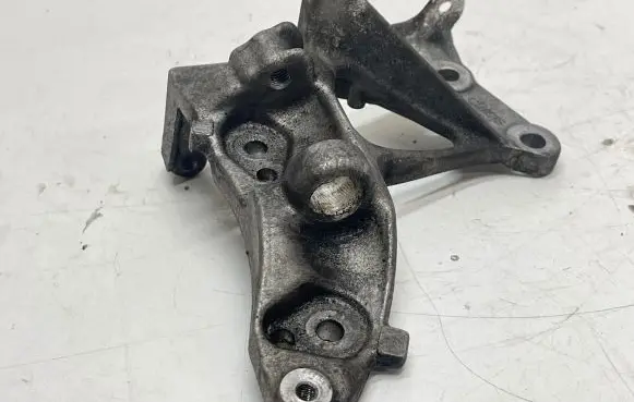 Volvo V40 Generator/alternator bracket 9653249480