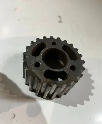 Volkswagen PASSAT B6 Fuel pump gear (pulley) 03L130111B