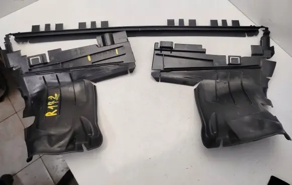 Mercedes-Benz SLK R172 Intercooler air channel guide