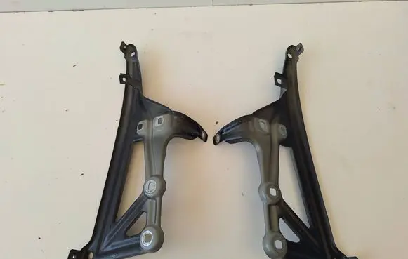BMW X1 F48 F49 Fender mounting bracket 7329448 7329447