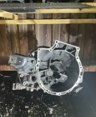 Mazda 323 Manual 5 speed gearbox F5D2