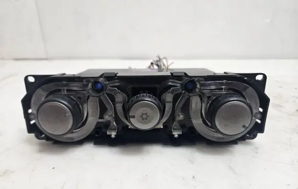 Mitsubishi Grandis Climate control unit 7820A071
