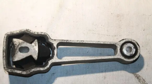 Volvo XC60 Engine mount bracket 307933322