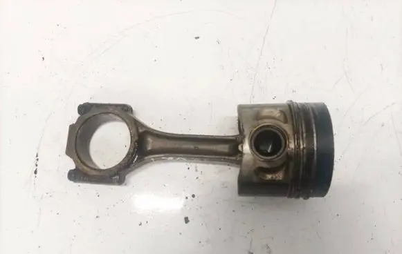 Volkswagen PASSAT B5.5 Piston with connecting rod
