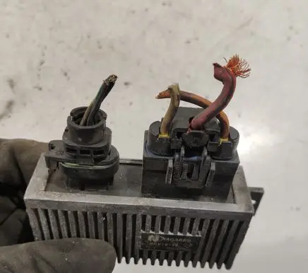 Glow plug pre-heat relay