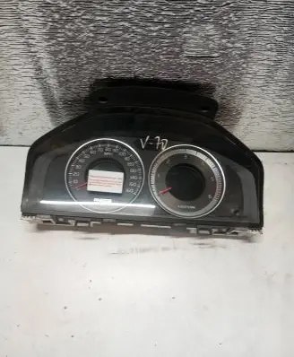 Volvo V70 Speedometer (instrument cluster) 31343330AA