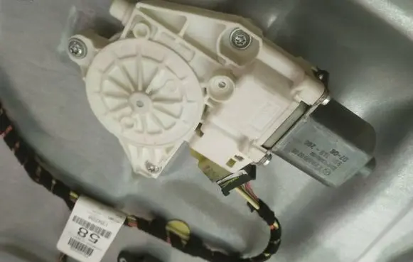 Mercedes-Benz ML W164 Front door window regulator motor a2518200208