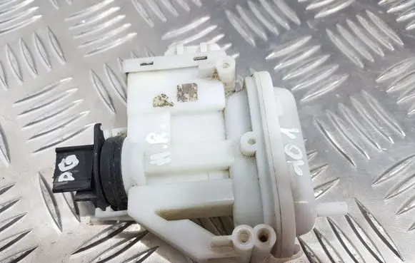 Volkswagen PASSAT B3 Central locking motor 357862153C