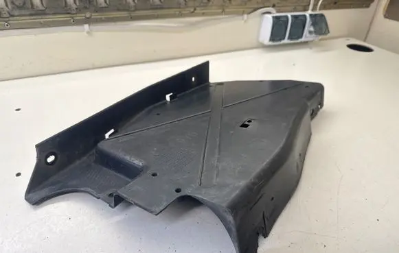 Opel Vivaro Engine splash shield/under tray 93857408 8200505045