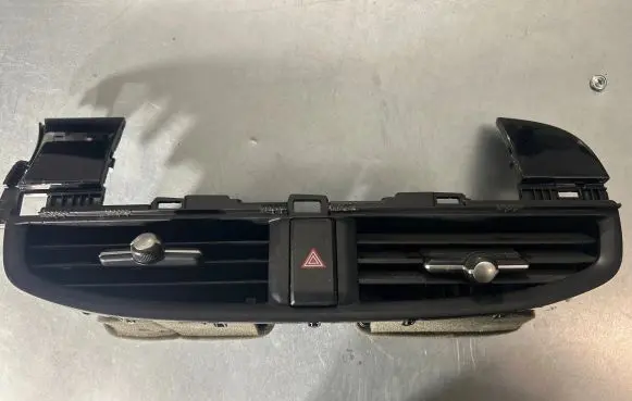 KIA Picanto Dash center air vent grill 84740G6000 00024AGBBG