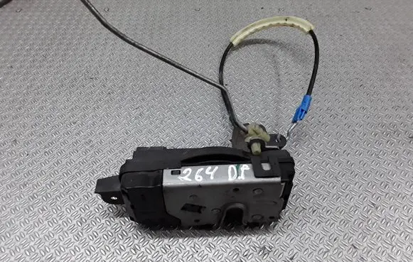 Opel Zafira B Front door lock 13210749