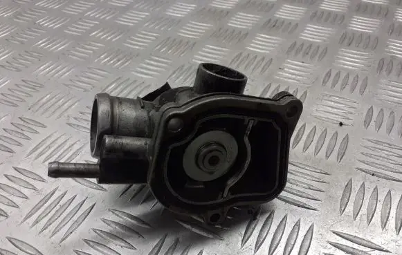 Mercedes-Benz C W203 Thermostat housing 6112031275
