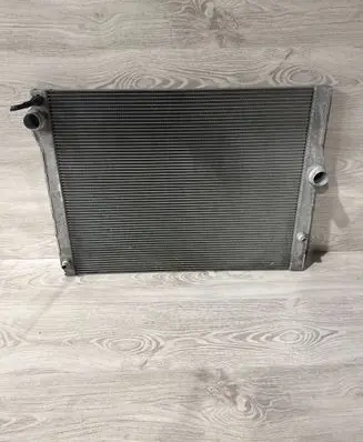 BMW 7 F01 F02 F03 F04 Coolant radiator 7570094
