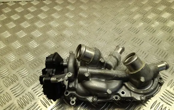 Volkswagen Polo VI Water pump 05E121042F