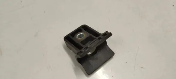 Radiator mount bracket
