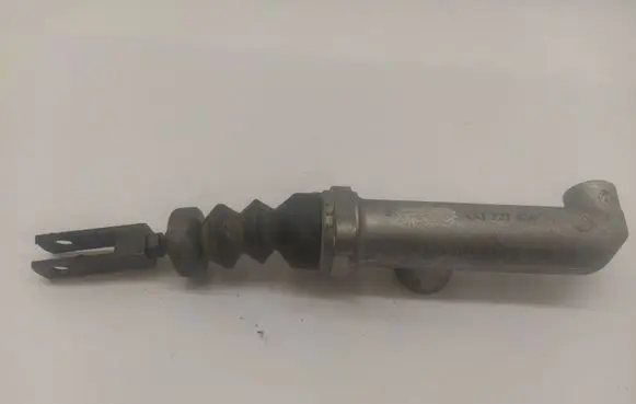 Audi A6 S6 C4 4A Clutch master cylinder 4A1721401 628400403116139