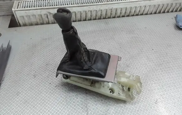 Nissan X-Trail T30 Gear shifter/selector