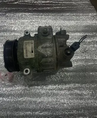 Volkswagen Golf V Air conditioning (A/C) compressor (pump) 1K0820859F