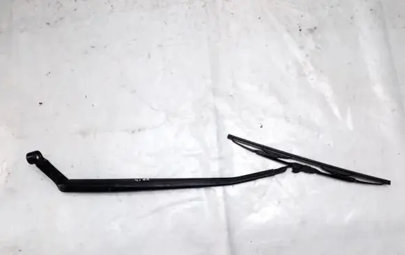 Toyota Auris 150 Front wiper blade arm
