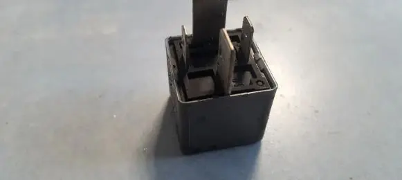 Volkswagen PASSAT B5.5 Other relay 8D0951253