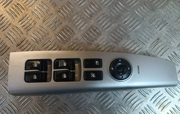 Hyundai Santa Fe Electric window control switch 3714901110