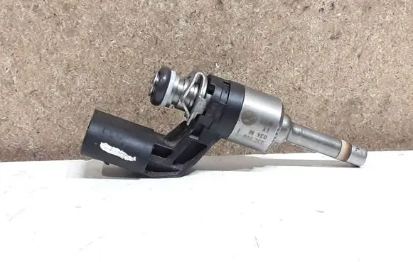 Volkswagen Golf VI Fuel injector 03C906036M