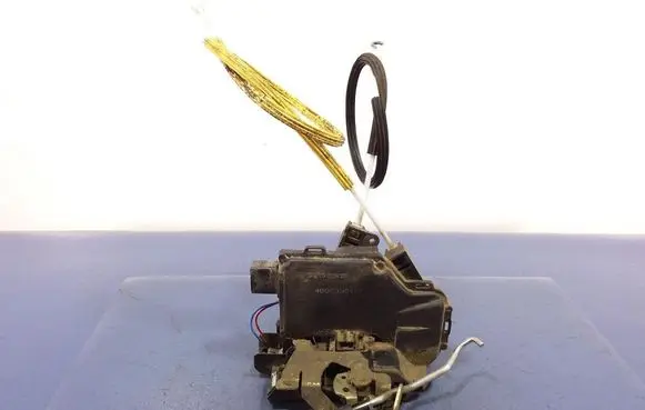 Audi A6 Allroad C5 Rear door lock 4B0839015F