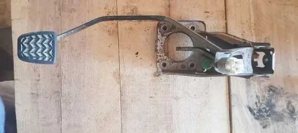 Toyota Yaris Brake pedal
