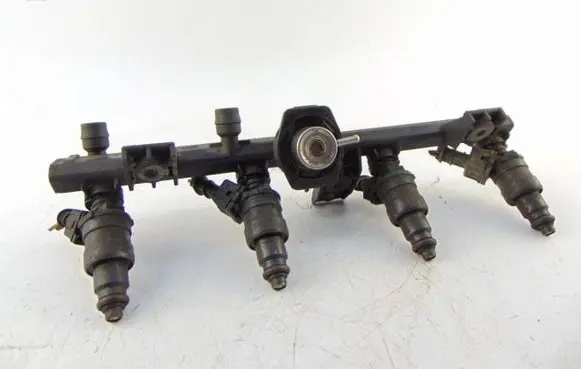 Renault Megane I Fuel injector supply line/pipe 