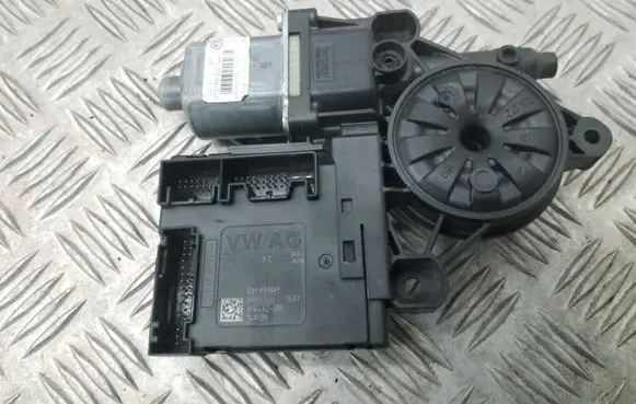 Volkswagen PASSAT B7 Front door window regulator motor 3C0959793C 3AA959701A