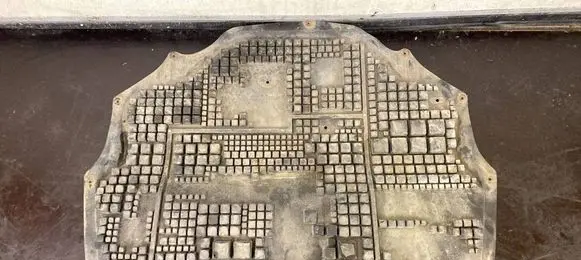 Volkswagen Polo IV 9N3 Engine splash shield/under tray 6Q0825237AB