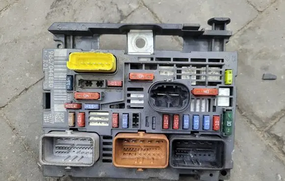 Citroen C4 I Picasso BSM Control unit 9667044880