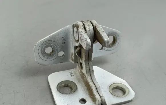 Jeep Grand Cherokee Front door upper hinge