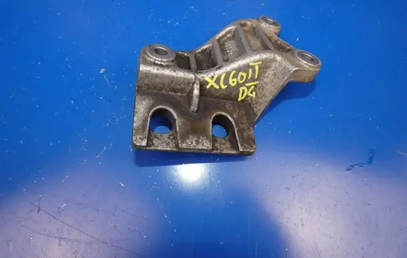 Volvo XC60 Front differential bracket 31439850