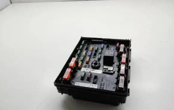 Volkswagen Sharan Fuse module KB1520404215 63580284 7A100051210415