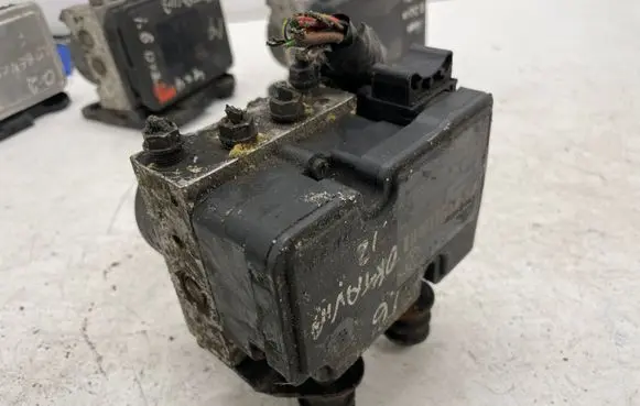 Skoda Octavia Mk3 (5E) ABS Pump 1K0614117AJ 1K0907379AQ