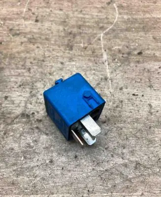 BMW 5 E39 Other relay 6915327 V23134K59X313