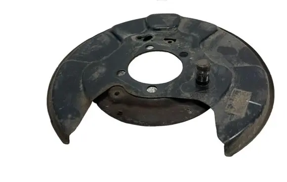 Toyota RAV 4 (XA40) Rear brake disc plate dust cover 
