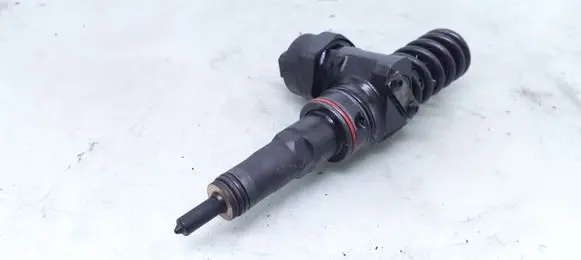 Audi A4 S4 B5 8D Fuel injector 038130073AA 0414720028