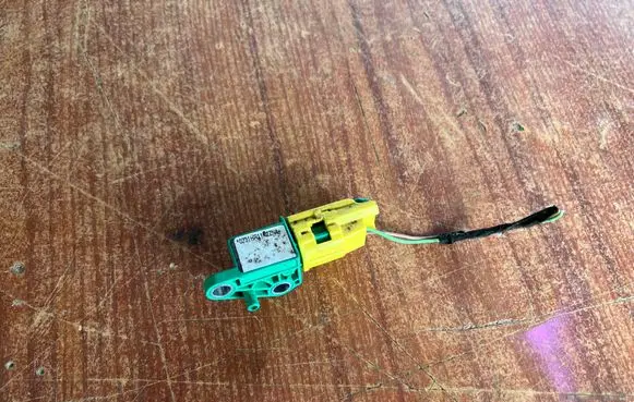 Volkswagen Golf V Airbag deployment crash/impact sensor 1K0909606