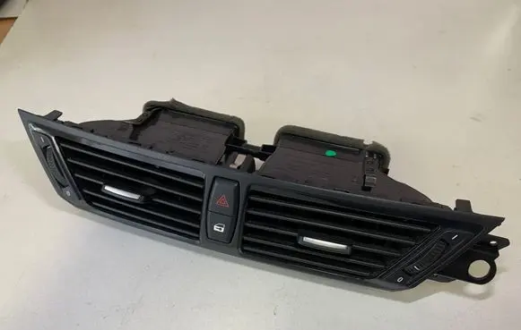 BMW X1 E84 Dash center air vent grill 9258354 9258357 64229258354