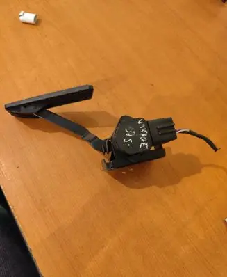 Chrysler Voyager Accelerator throttle pedal 04612742 1067635 F9K29AM1067635