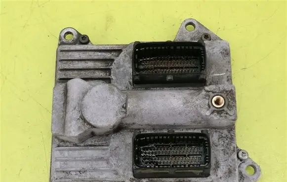 Opel Vectra C Engine control unit/module 55562443