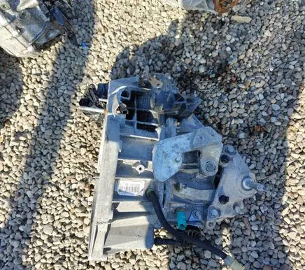 Renault Captur Manual 5 speed gearbox 320104096R S035324