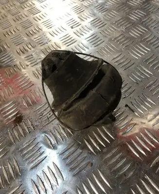 Volvo XC70 Engine mount bracket 9485551