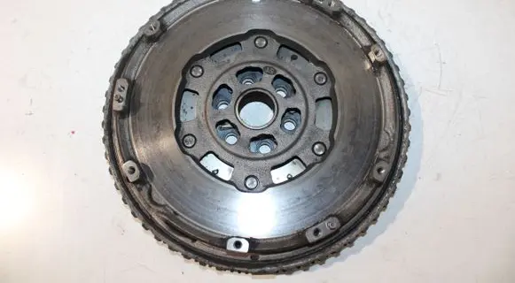 Nissan Qashqai Dual mass flywheel 123104345R