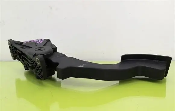 Ford Focus Accelerator throttle pedal 4M519F836AH
