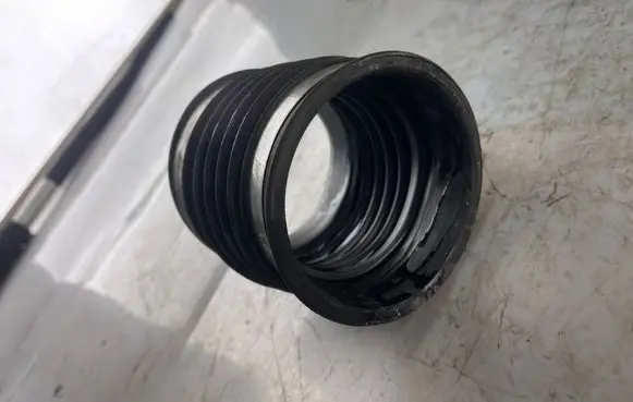 Jeep Grand Cherokee (WK) Air intake hose/pipe